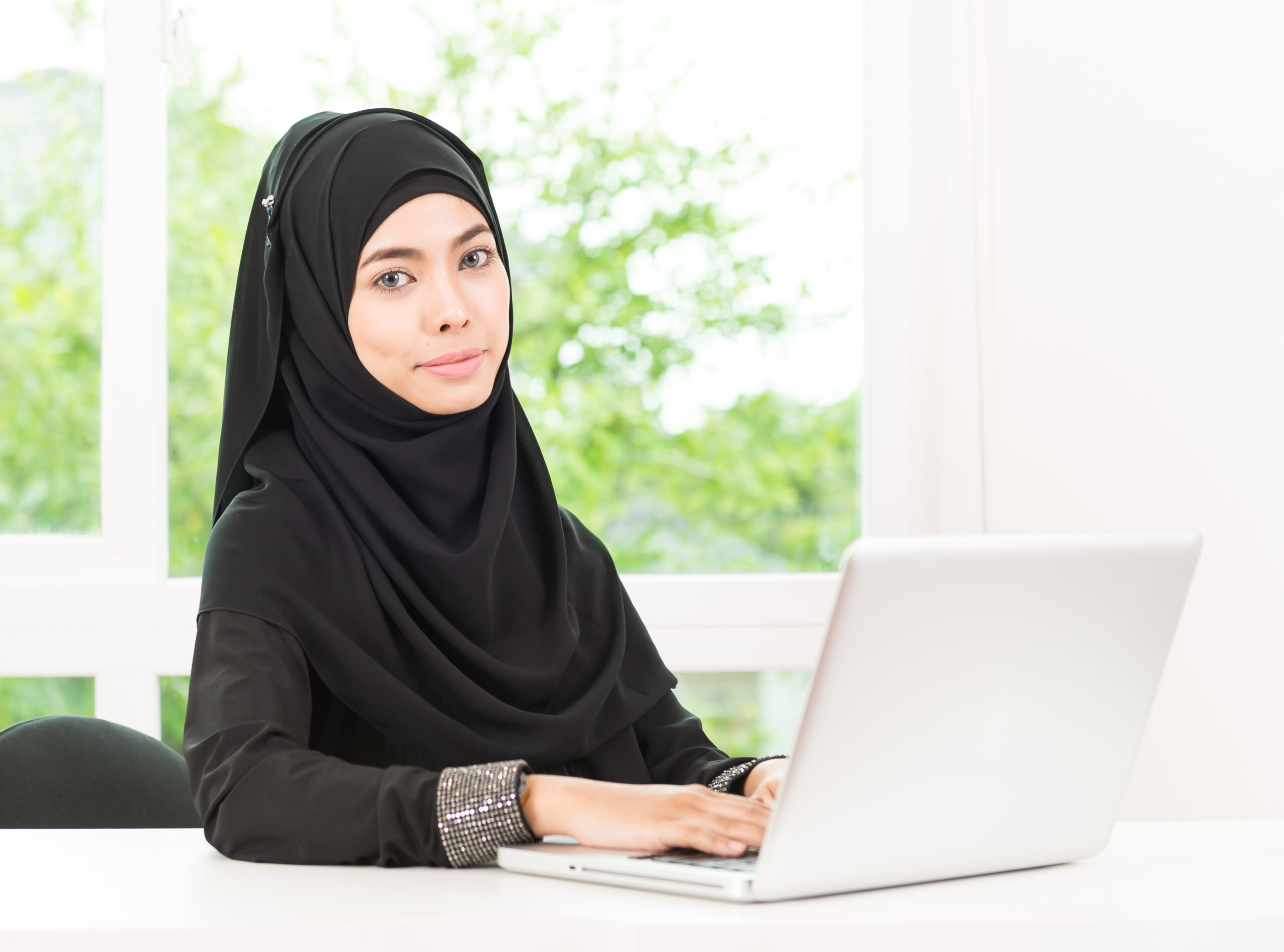 arab business woman working
